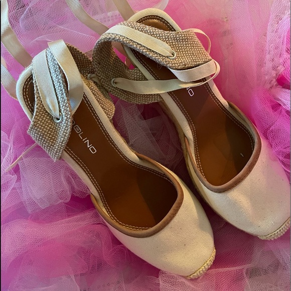 Wedge heels. Never worn. No box - Picture 2 of 4